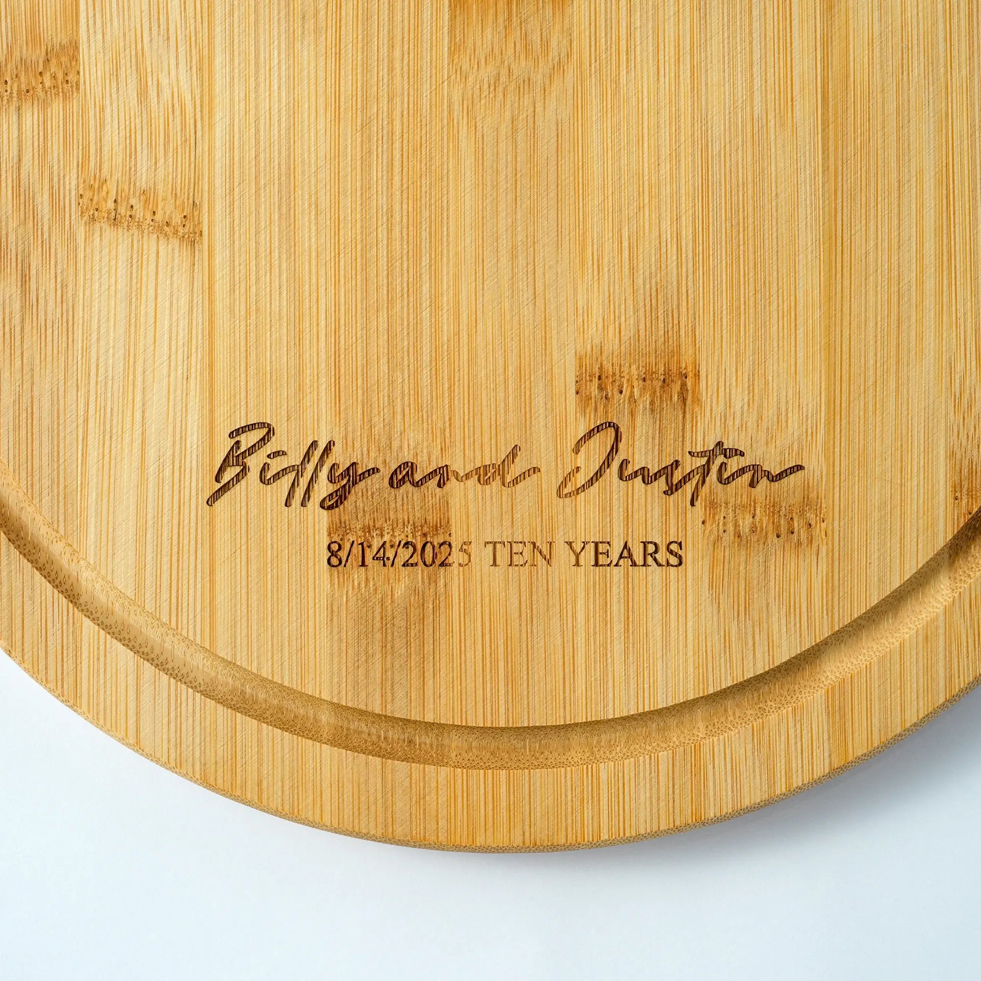 Pizza peel can be personalized with engraving for family gifts