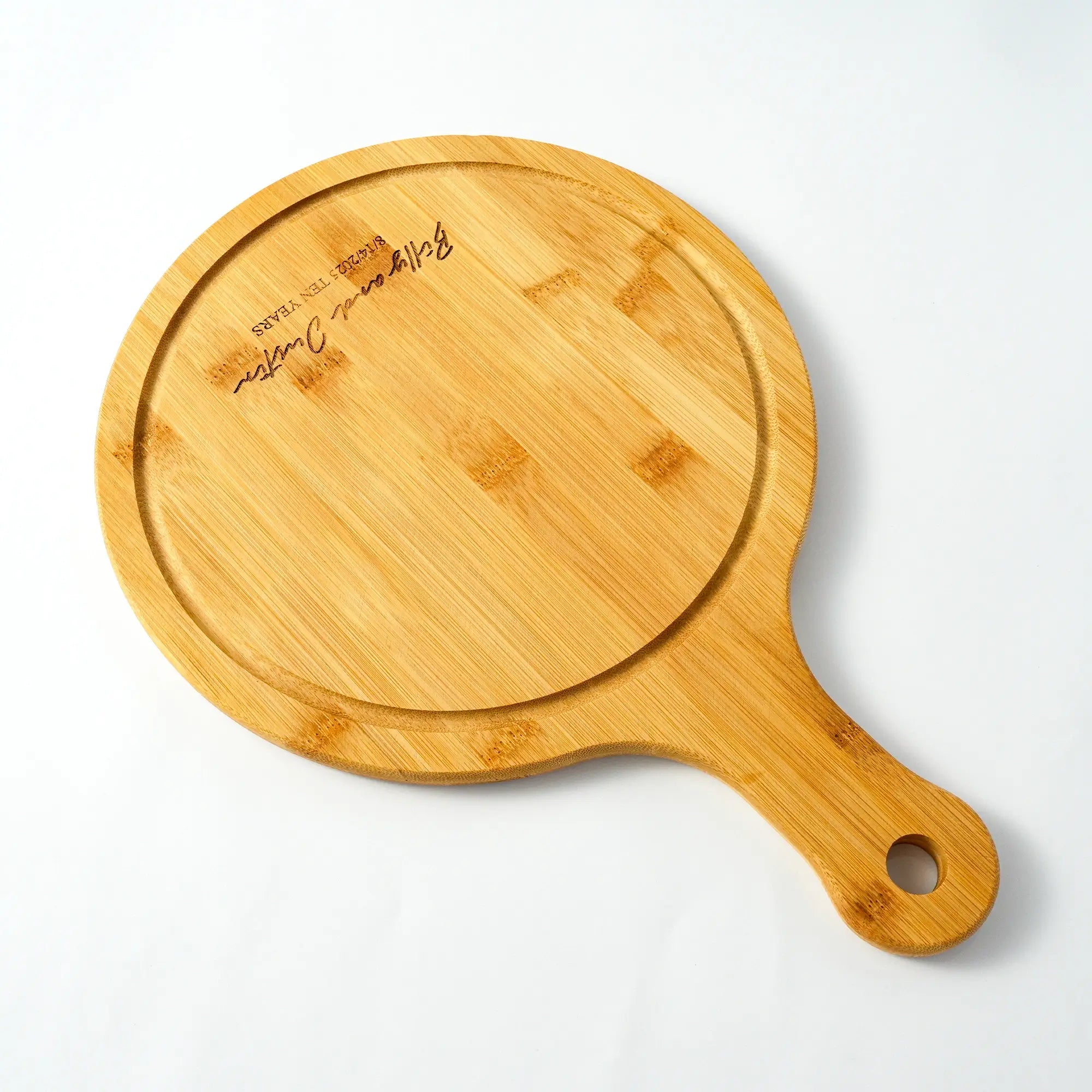 Pizza peel can be personalized with engraving for family gifts