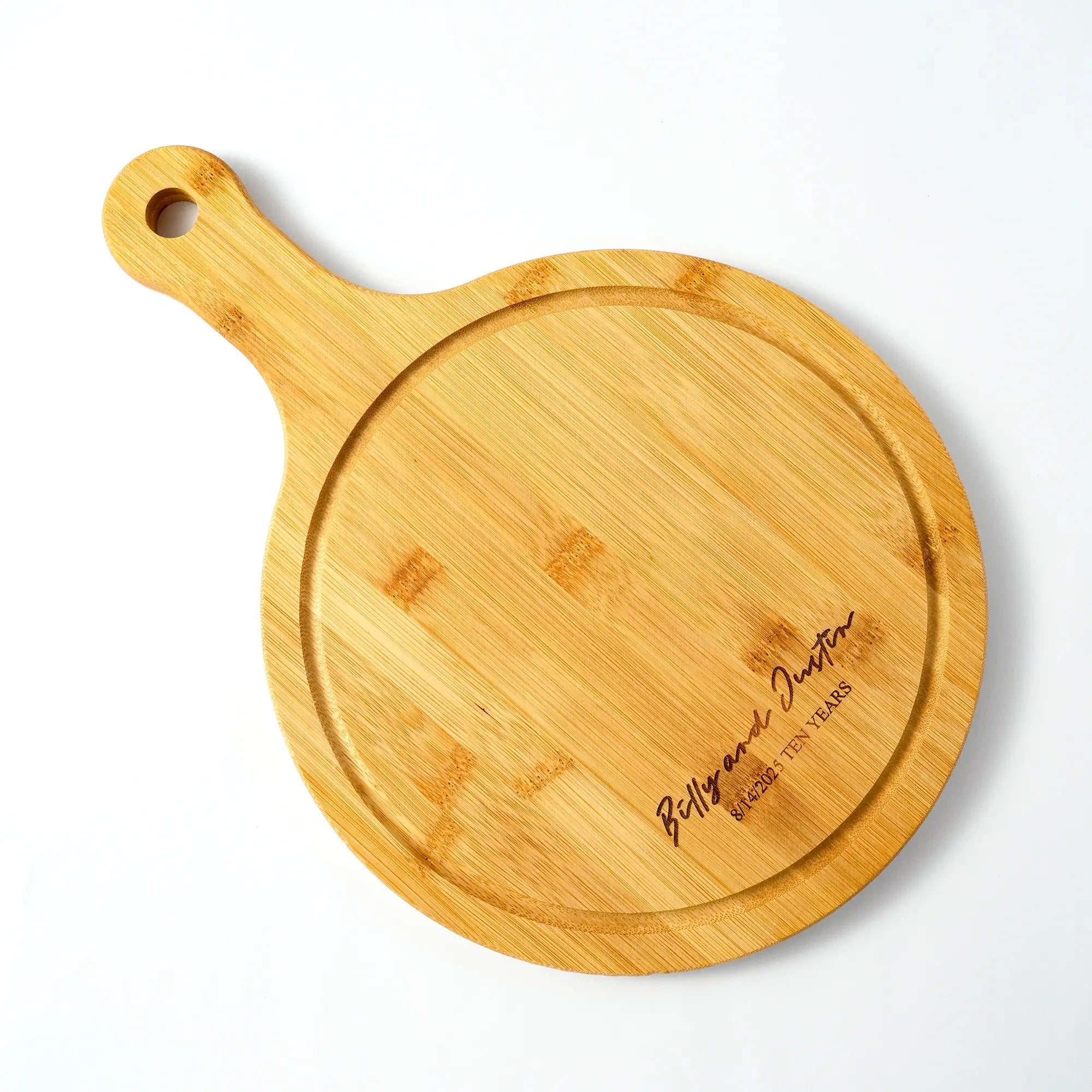 Pizza peel can be personalized with engraving for family gifts