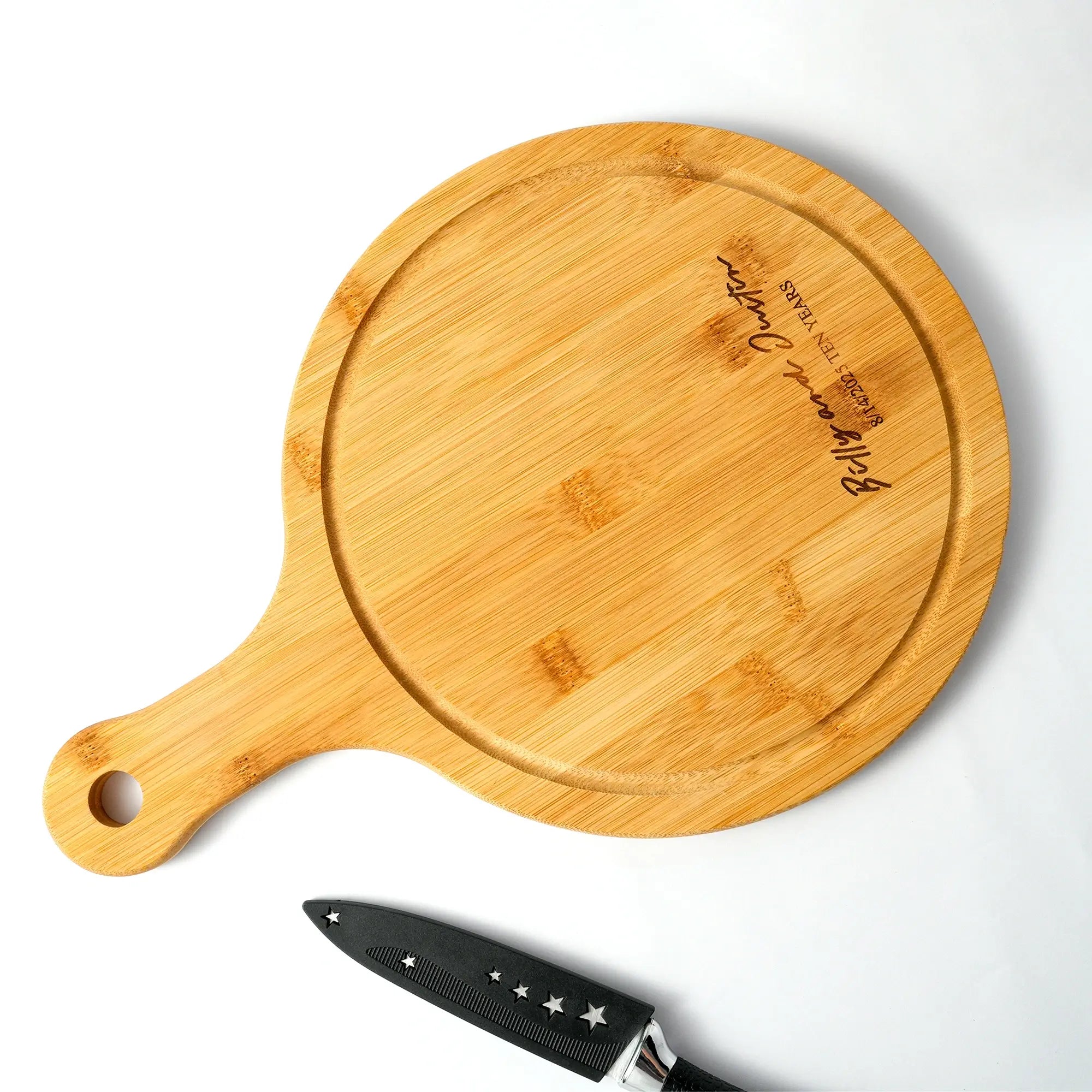 Pizza peel can be personalized with engraving for family gifts