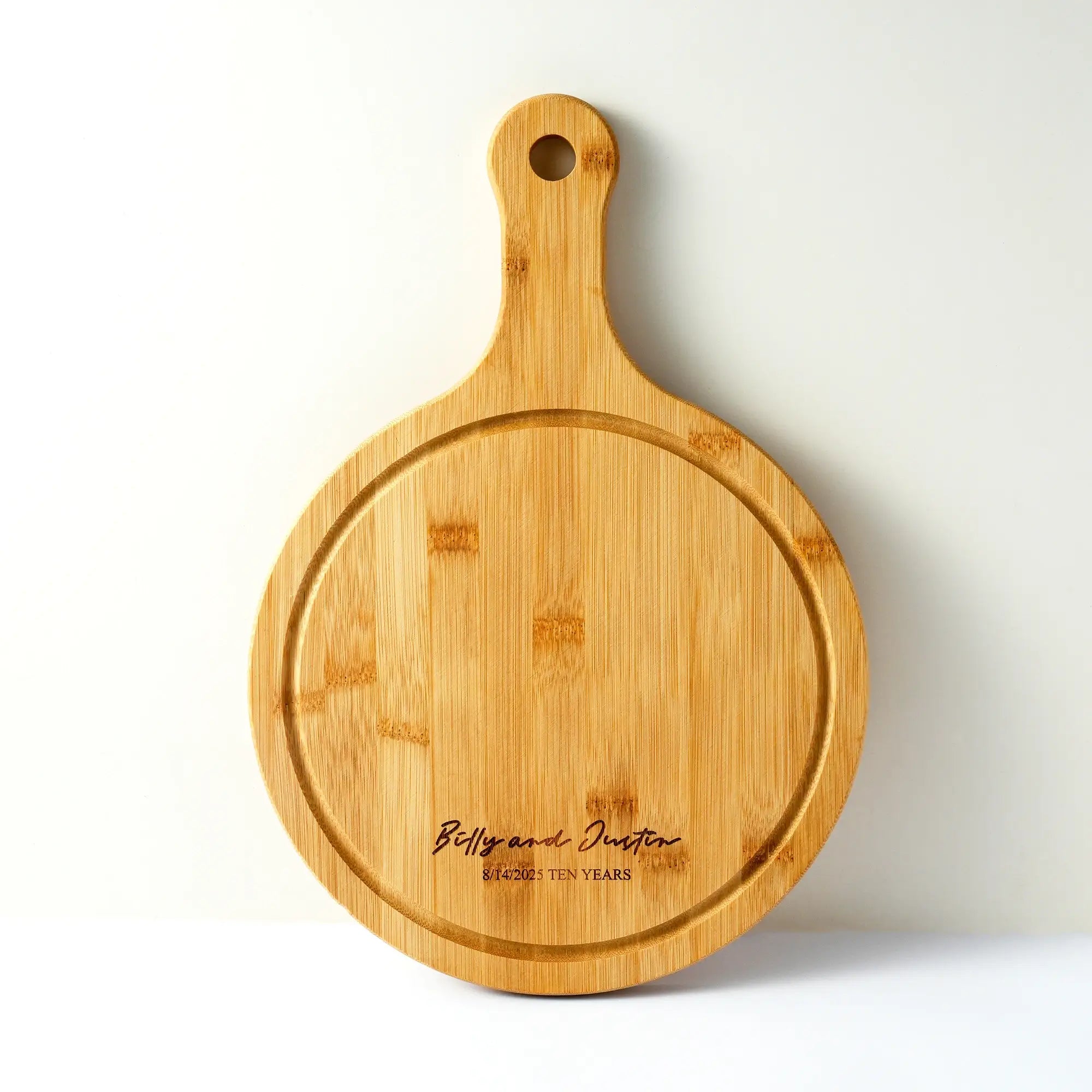 Pizza peel can be personalized with engraving for family gifts