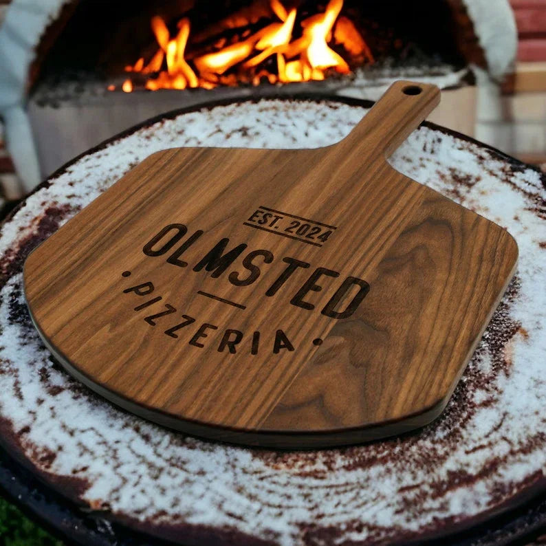 walunt pizza boards can be customized with engraving as gifts for family members.