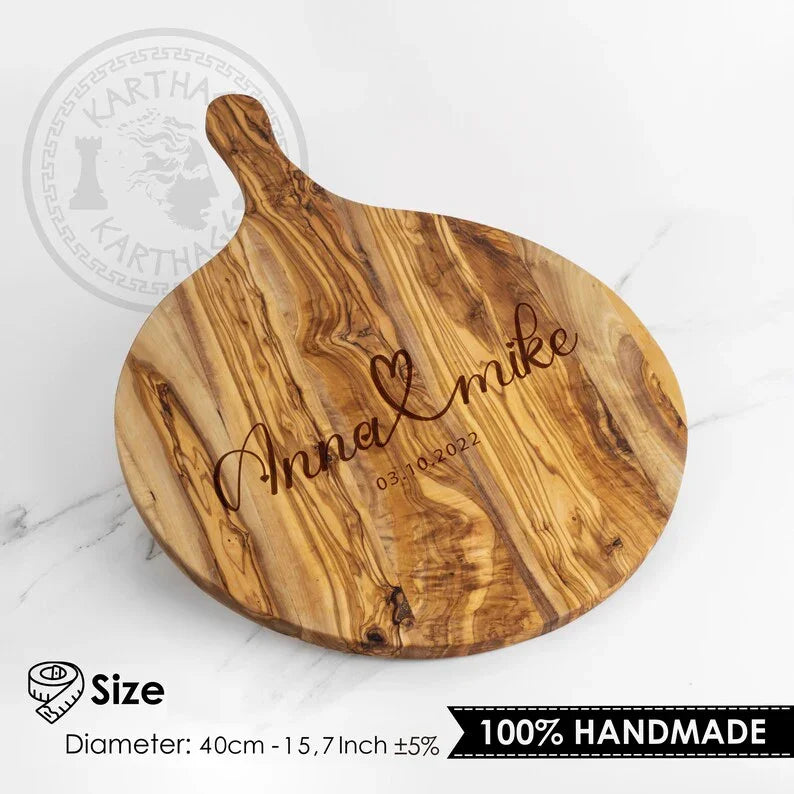 Custom engraved olive wood pizza board – a must-have for family gatherings