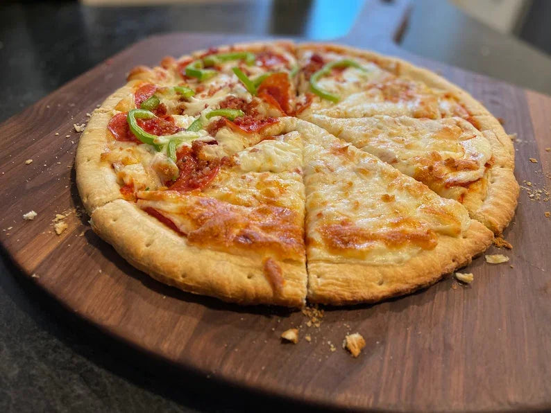 walunt pizza boards can be customized with engraving as gifts for family members.