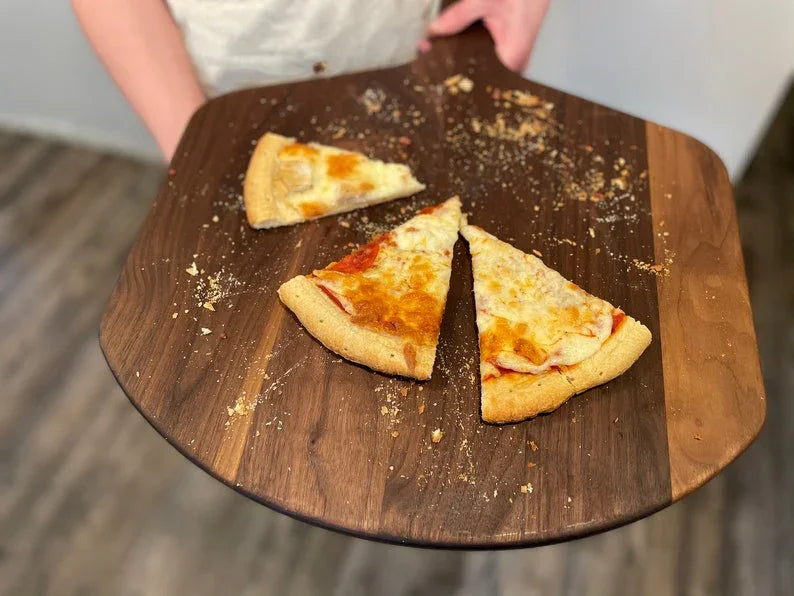 walunt pizza boards can be customized with engraving as gifts for family members.