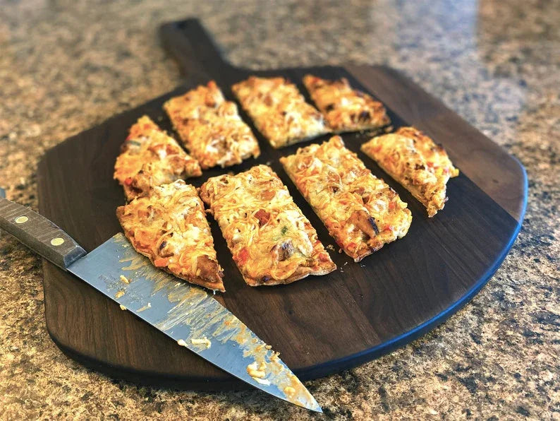 walunt pizza boards can be customized with engraving as gifts for family members.