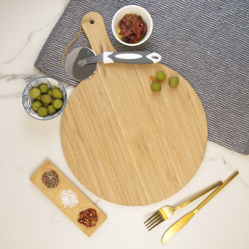Pizza peel can be personalized with engraving for family gifts