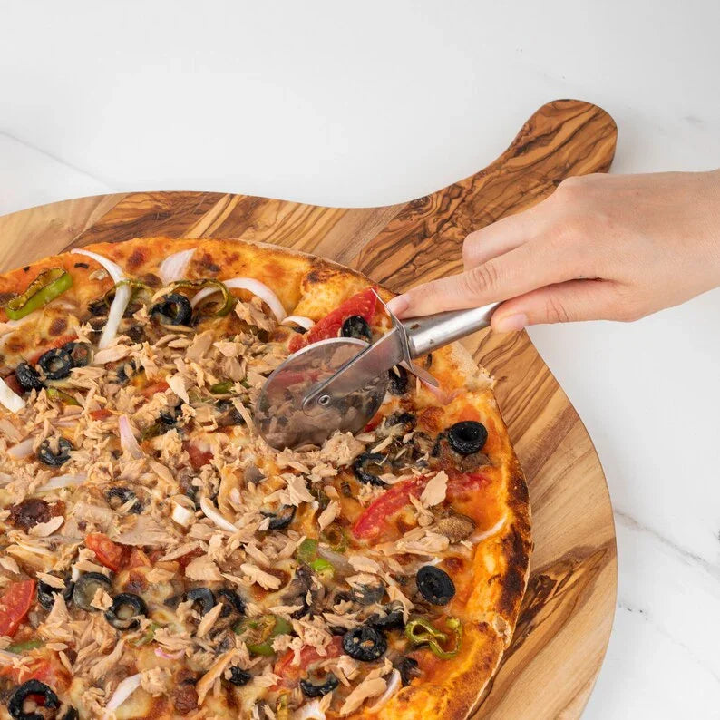 Custom engraved olive wood pizza board – a must-have for family gatherings