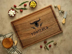 Carved walnut wood cutting boards are available for personalized customization