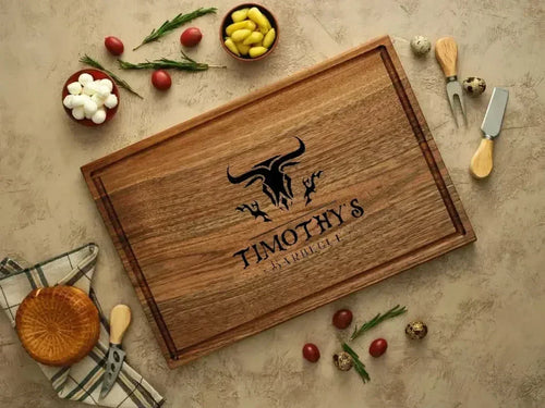 Carved walnut wood cutting boards are available for personalized customization